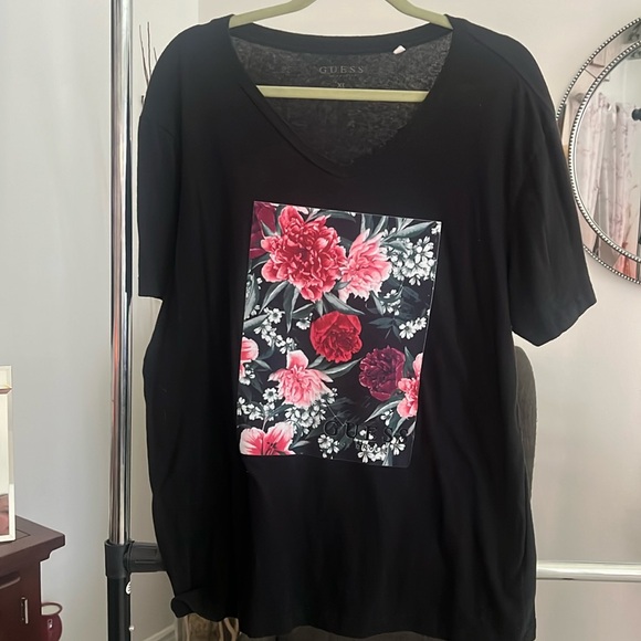 Guess Tops - ❓GUESS T-Shirt